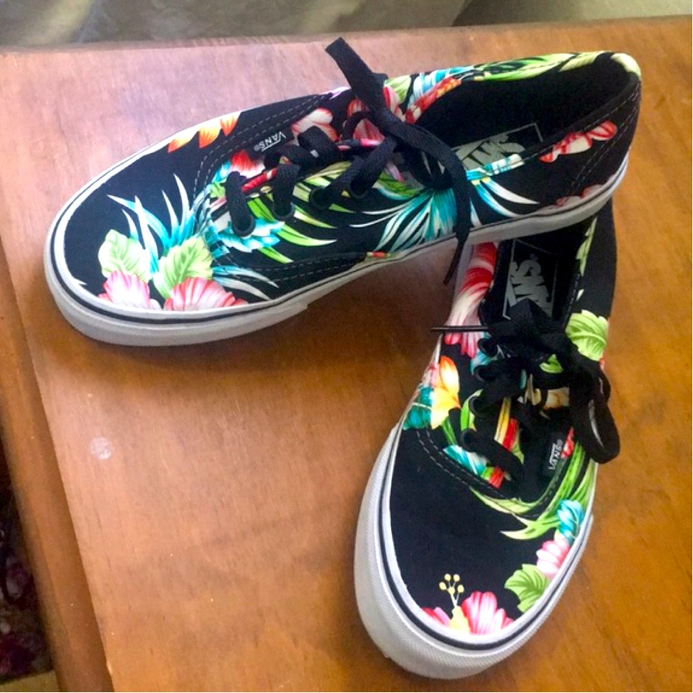 VANS flower design size 7  🌸